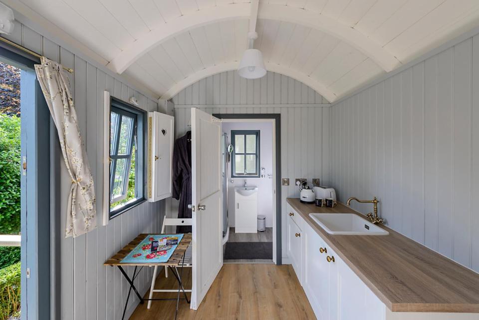 Hotel Hawthorn Hut Kilkenny Glamping At Jenkinstown House Jenkinstown Park Exterior foto